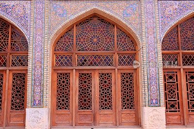 Nasir Ol-Molk清真寺，也被称为粉红色清真寺，伊朗设拉子